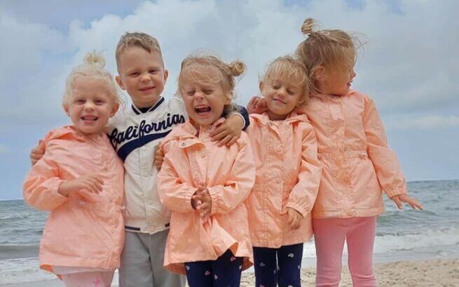 Anastazja, Klara, Laura, Wiktoria i Maksymilian Białeccy