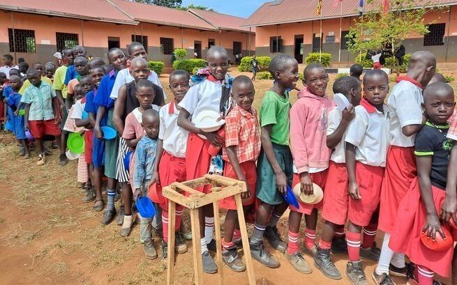 Ratujmy każdą kroplę! Zbiorniki na wodę deszczową dla Ugandy