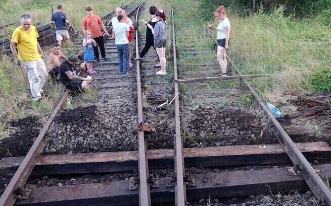 Prace torowe na linii kolejowej