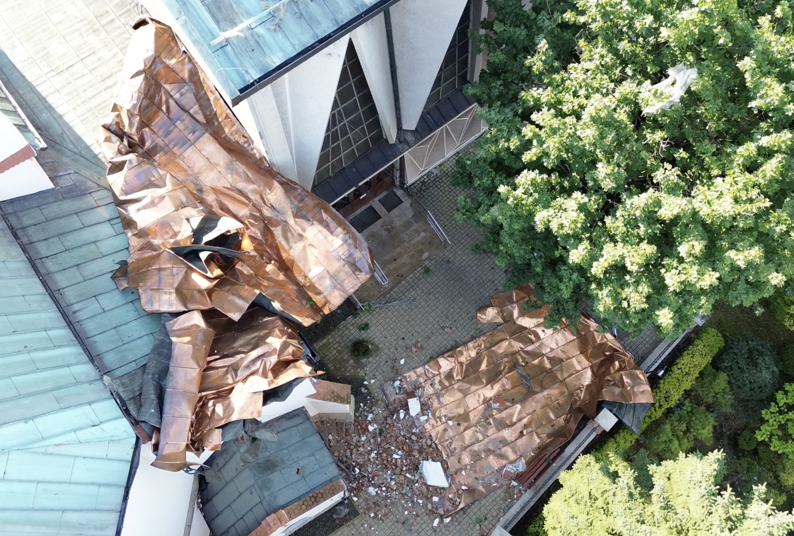 Wichura zerwała dach kościoła św. Jakuba w Brzesku